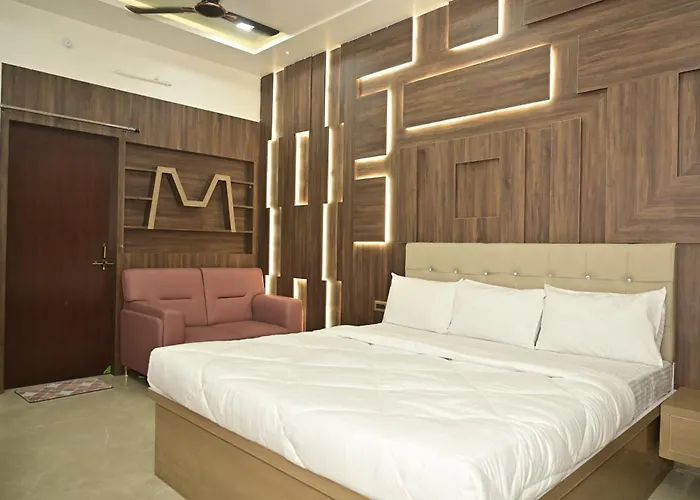 Hotel Green Crystal Raipur 