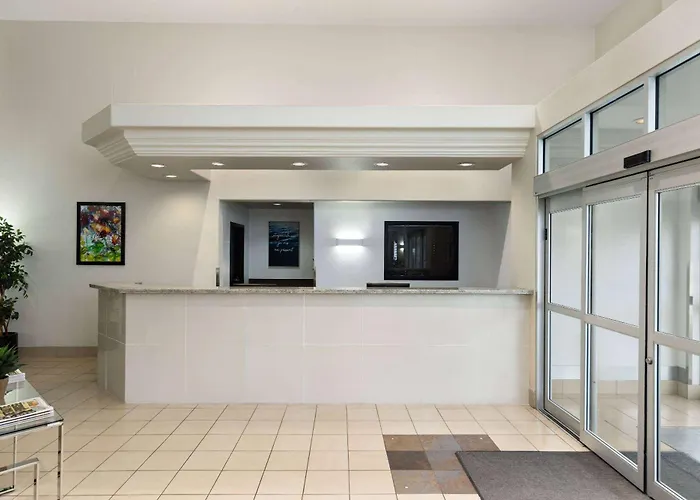 Super 8 By Wyndham St-Jerome Hotel Saint-Jerome