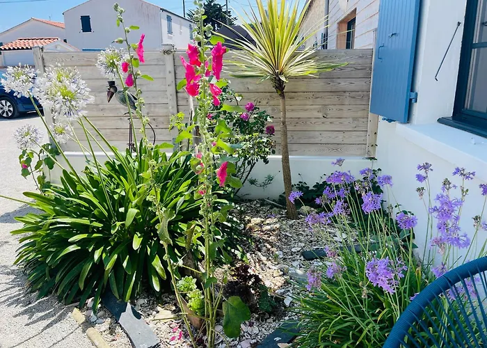 Residence Clos des Aigrettes -Appartements a 30m du Port de La Cotiniere , Ile d Oleron -commerces et plages a pied