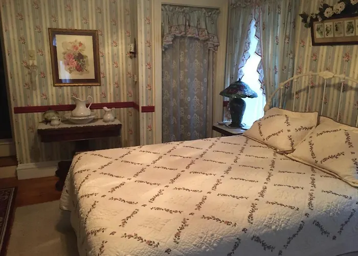 Raindrops On Roses Bed & Breakfast Herkimer