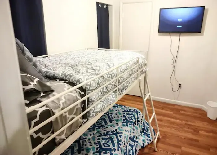 Twin Bunk-Style Bedroom Close To Downtown Baltimore