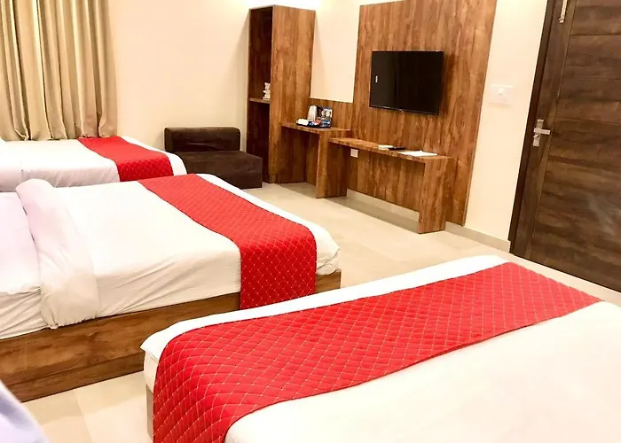Hamptan Hotel - 200 Mt From Golden Temple Amritsar