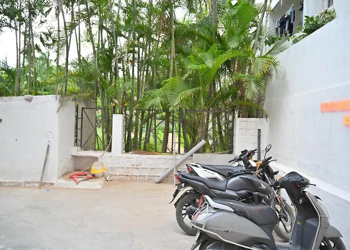 Hyderabad Wanderers Cave Hotel