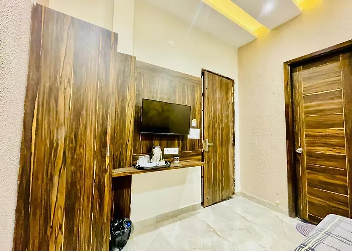 Hotel Kr 5Mins Walk From Golden Temple Amritsar