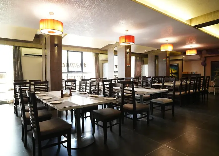Hotel Grandeur Valsad