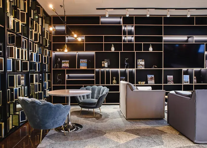 Готель Courtyard By Marriott Warsaw Airport