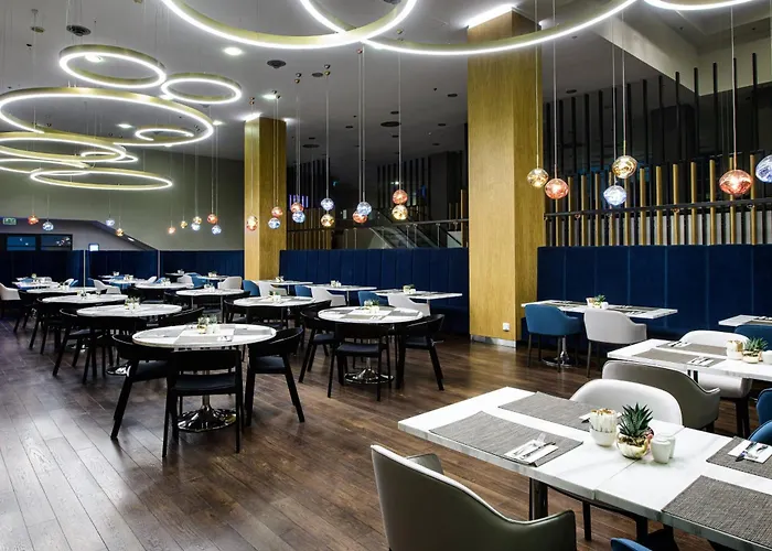 Готель Courtyard By Marriott Warsaw Airport