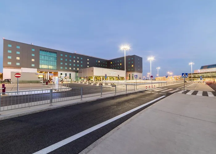 Готель Courtyard By Marriott Warsaw Airport