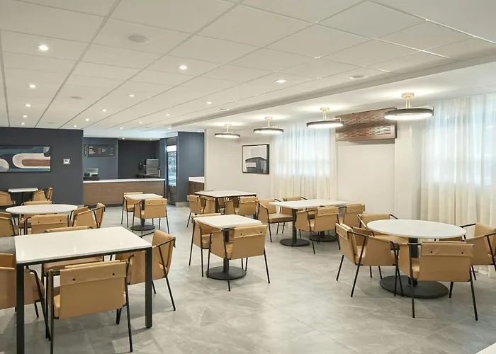Courtyard By Marriott Regina Downtown Hotel