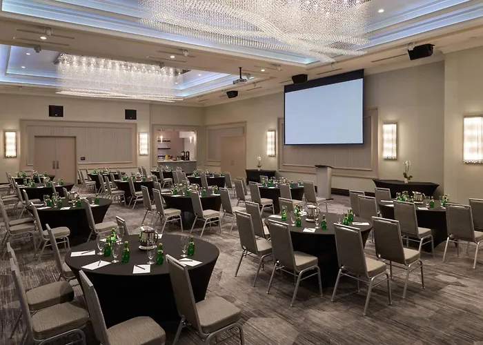 Courtyard By Marriott Oshawa Hotel