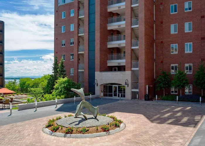 Courtyard Burlington Harbor Hotel