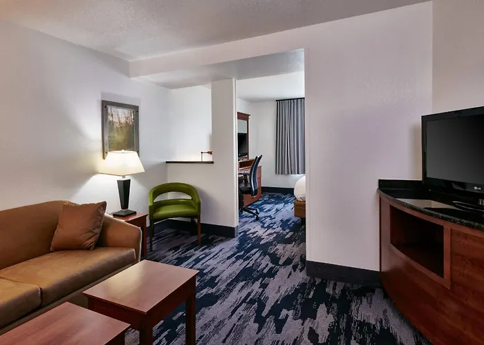 Fairfield Inn & Suites Detroit Livonia