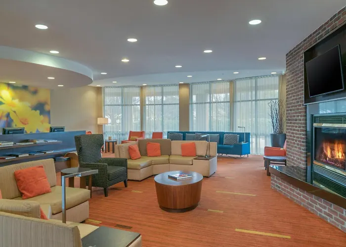 Courtyard By Marriott Salisbury Hotel