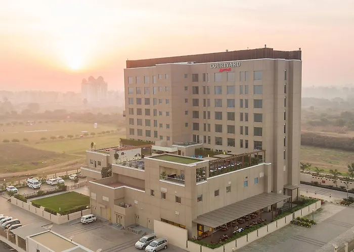 Courtyard By Marriott Surat Hotel
