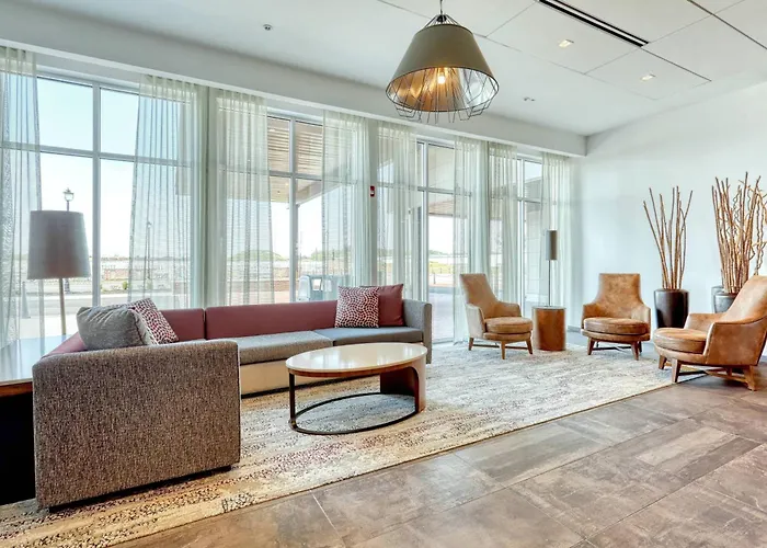 Courtyard By Marriott North Brunswick Hotel