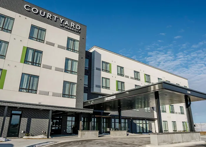 Courtyard By Marriott Fargo Hotel