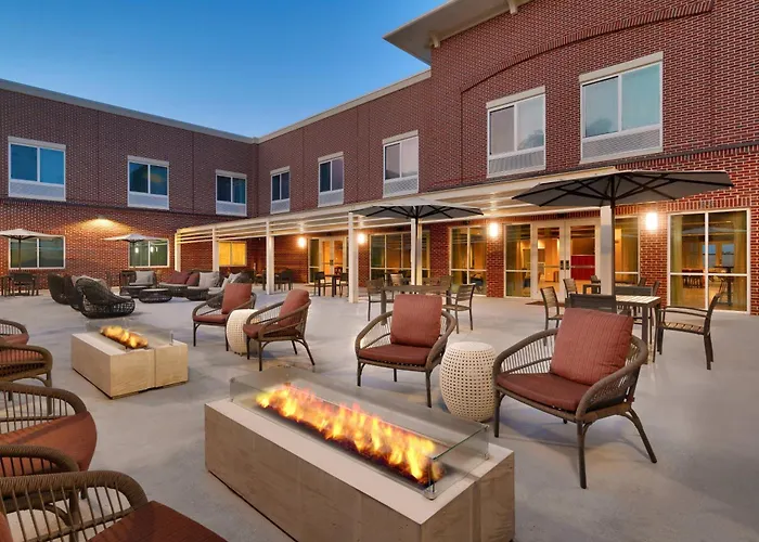 Courtyard By Marriott Atlanta Duluth Downtown Hotel
