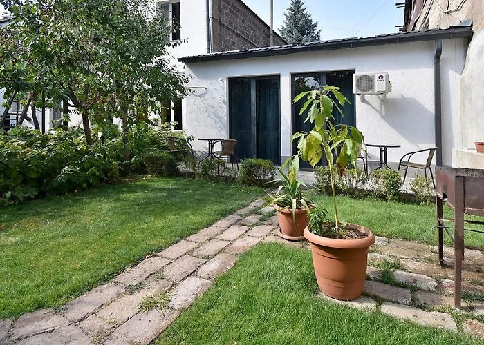 The Nut Guest House Erivan
