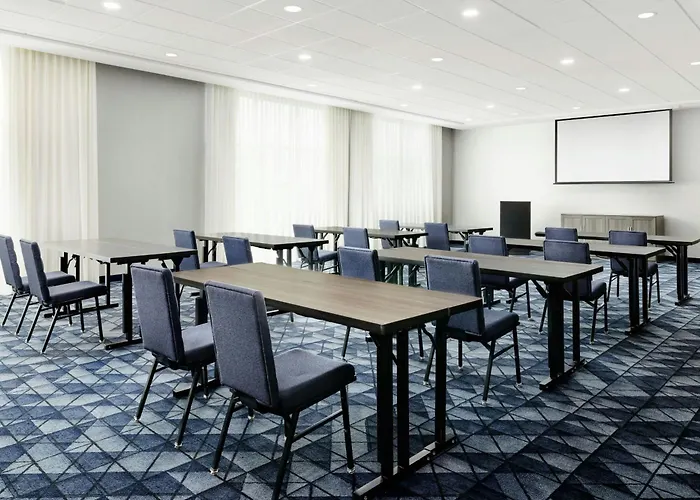 Courtyard By Marriott New Castle Hotel