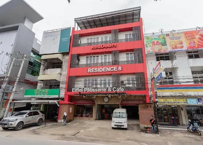 RedDoorz Plus @ Jalan Veteran Palembang