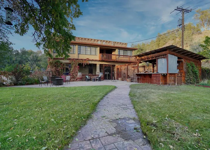 Flatiron Suite 204 - Historic Sandstone Hotel Hot Springs