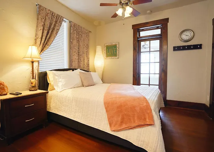 Flatiron Suite 204 - Historic Sandstone Hotel Hot Springs
