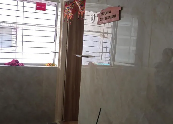 Janani Only For Females Girls Bed & Breakfast Thane