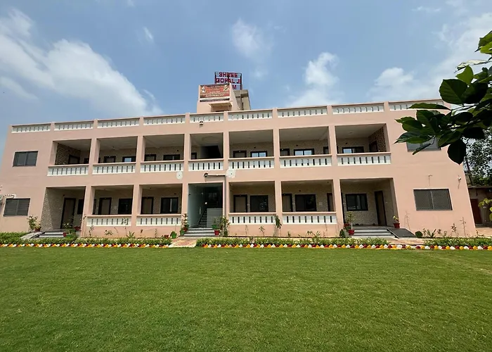 Srila Bhaktipad Nikunj Ashram Hotel Vrindavan