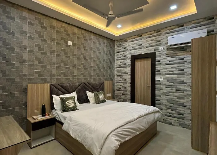 Srila Bhaktipad Nikunj Ashram Hotel Vrindavan