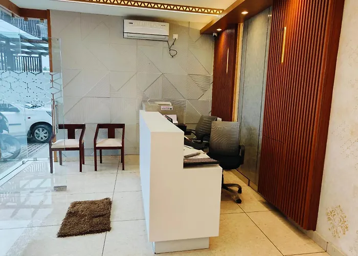 Blizz Regency Hotel Kochi