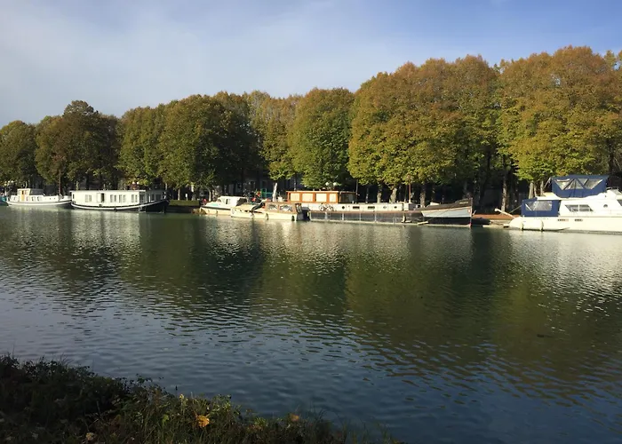 Les Portes Bleues Ay-Champagne