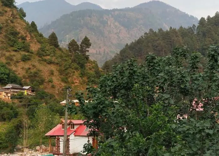 Karwan Cafe And Retreat Hotel Gushaini