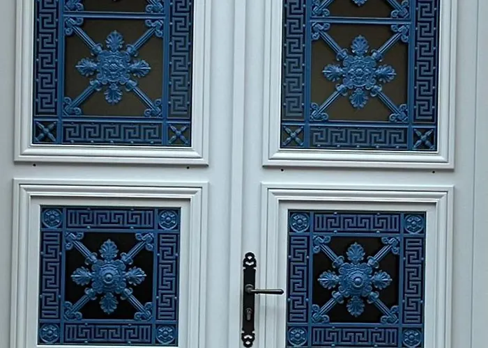 Les Portes Bleues Ay-Champagne