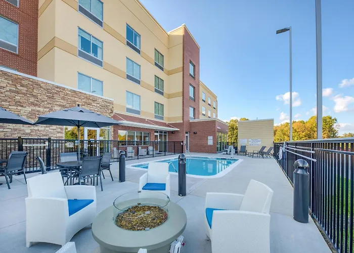 Fairfield Inn & Suites By Marriott Charlotte Belmont