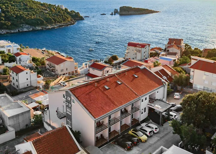 El Mar Hotel Bar