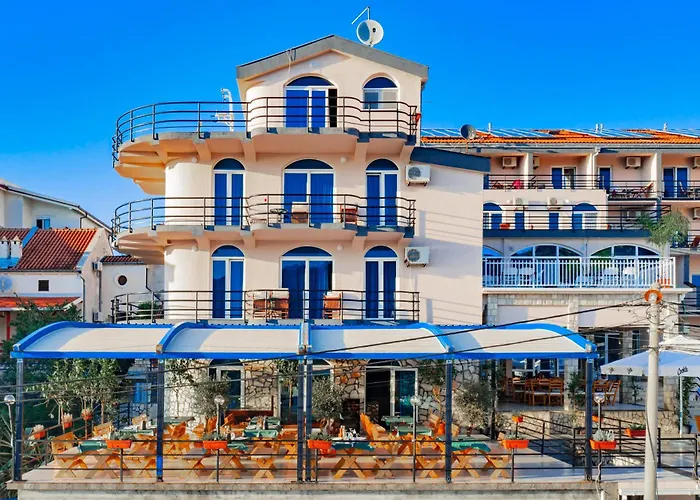 El Mar Hotel Bar