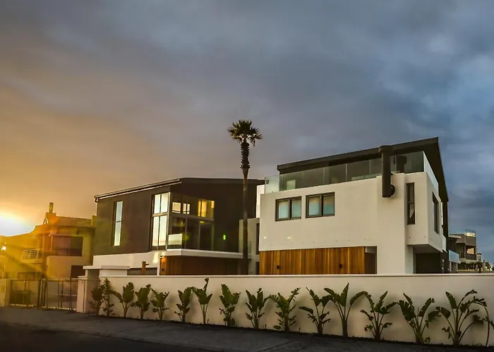 Ocean 9 - Sunset Beachfront Apartments Cape Town
