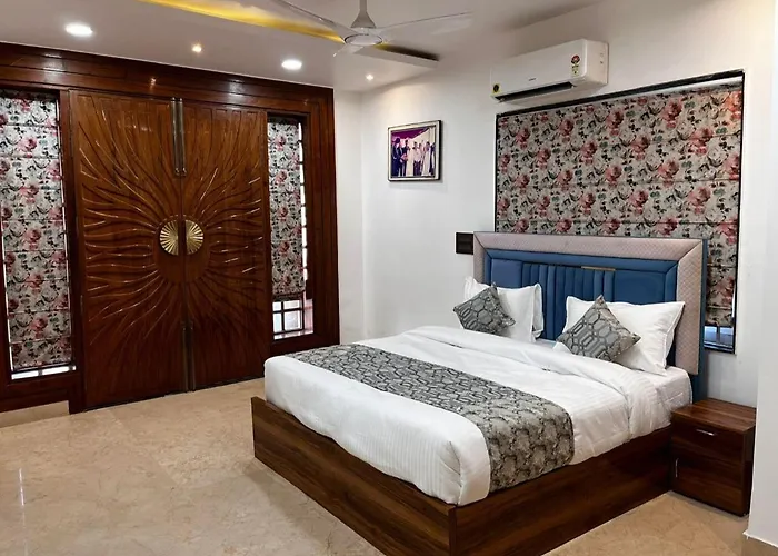 Hotel Rajmahal Suits Gurgaon