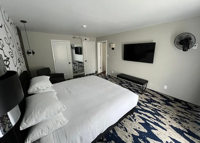 Lighthouse Suites Hannibal