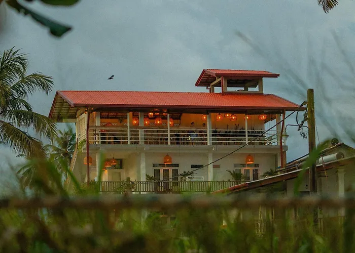 Lucky'S Surf Camp Bed & Breakfast Weligama
