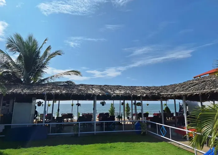 Happy Shack Beach And Wooden Huts Colva