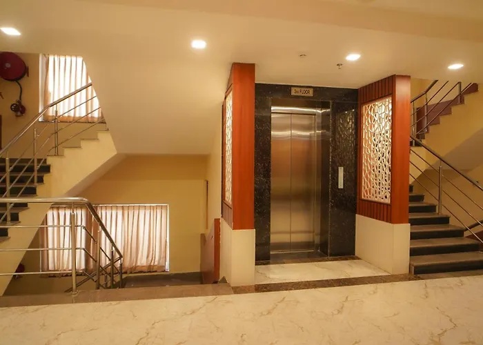 Hotel Mayuri !! Couple Friendly Family Hotel !! Digha 