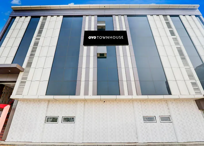 Super Townhouse Gls International Hotel Lucknow