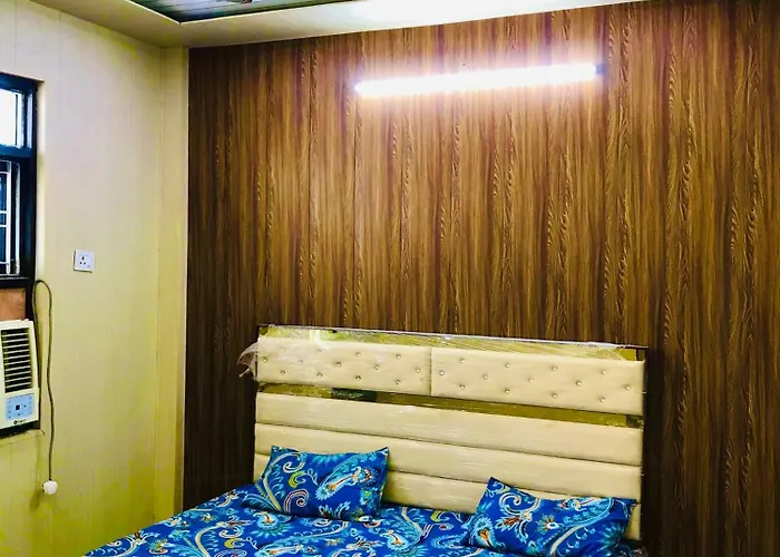 Kaushik Home Stay Vrindavan