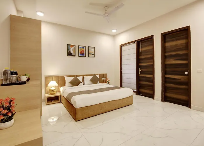 Limewood Stay - Corporate Huda City Centre Gurgaon