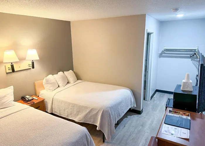 Super 7 Motel Coralville