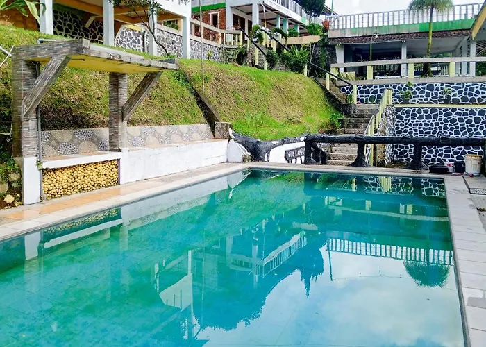 Villa Kampus Near Taman Safari Cisarua Puncak RedPartner Bogor