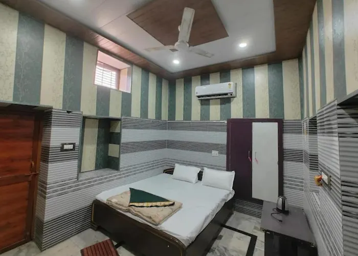 Bhagat Ji Guest House Ayodhya