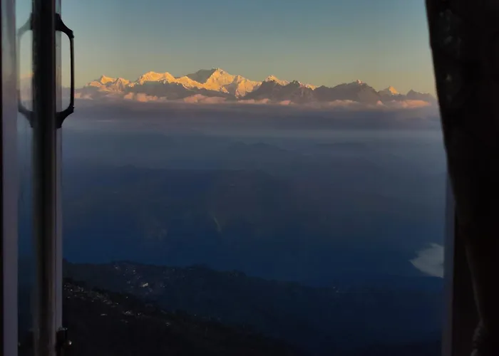 Highlander'S Inn By Ivy Group Of Hotels Darjeeling 
