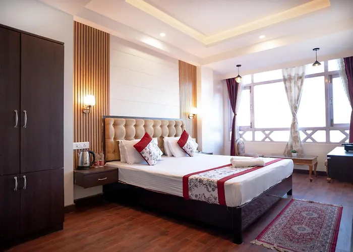 Highlander'S Inn By Ivy Group Of Hotels Darjeeling 
